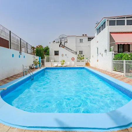 1 минута до пляжа, кондиционер, барбекю, Wi-fi Playa de las Americas (Tenerife)