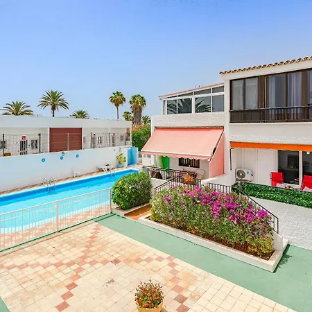 Apartment 1 минута до пляжа, кондиционер, барбекю, Wi-fi